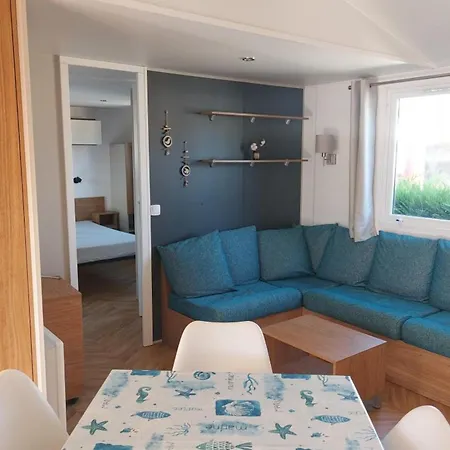 Mobil-home Confortable - 4 Pers. - Api-1-52-2562 * Sireuil (Charente)