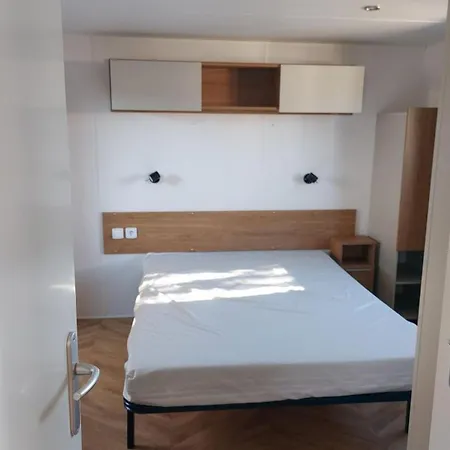Mobil-home Confortable - 4 Pers. - Api-1-52-2562 *